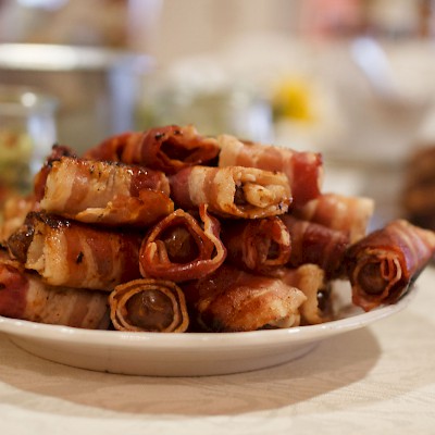 Datteln im Speck