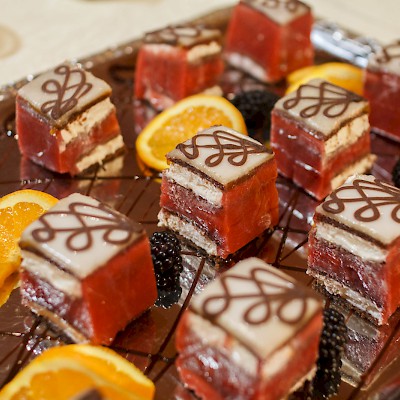 Petit-Fours mit Milchschnitte