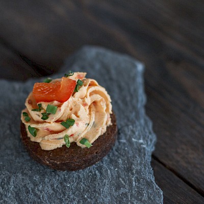 Pumpernickel mit Frischkäse